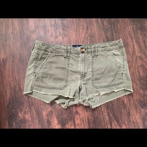 American Eagle green shorts